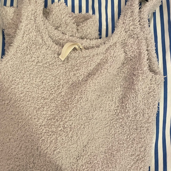 Aritzia fuzzy set - Picture 4 of 5